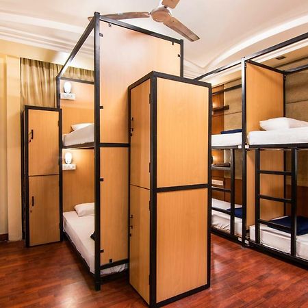 Madpackers Delhi West Hostel New Delhi Exterior photo