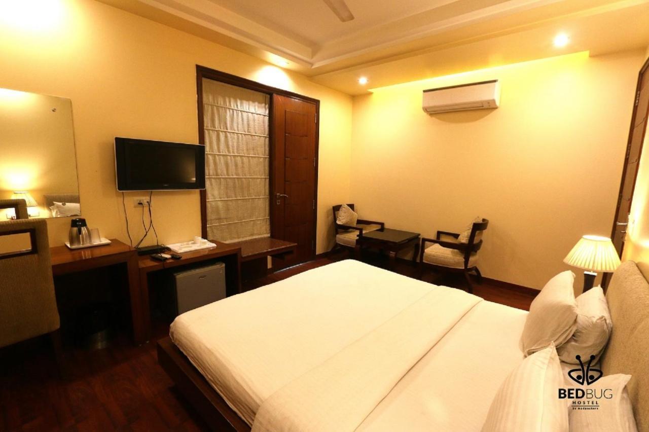 Madpackers Delhi West Hostel New Delhi Exterior photo