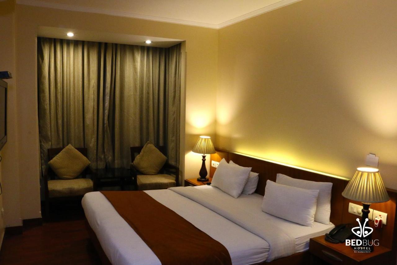 Madpackers Delhi West Hostel New Delhi Exterior photo