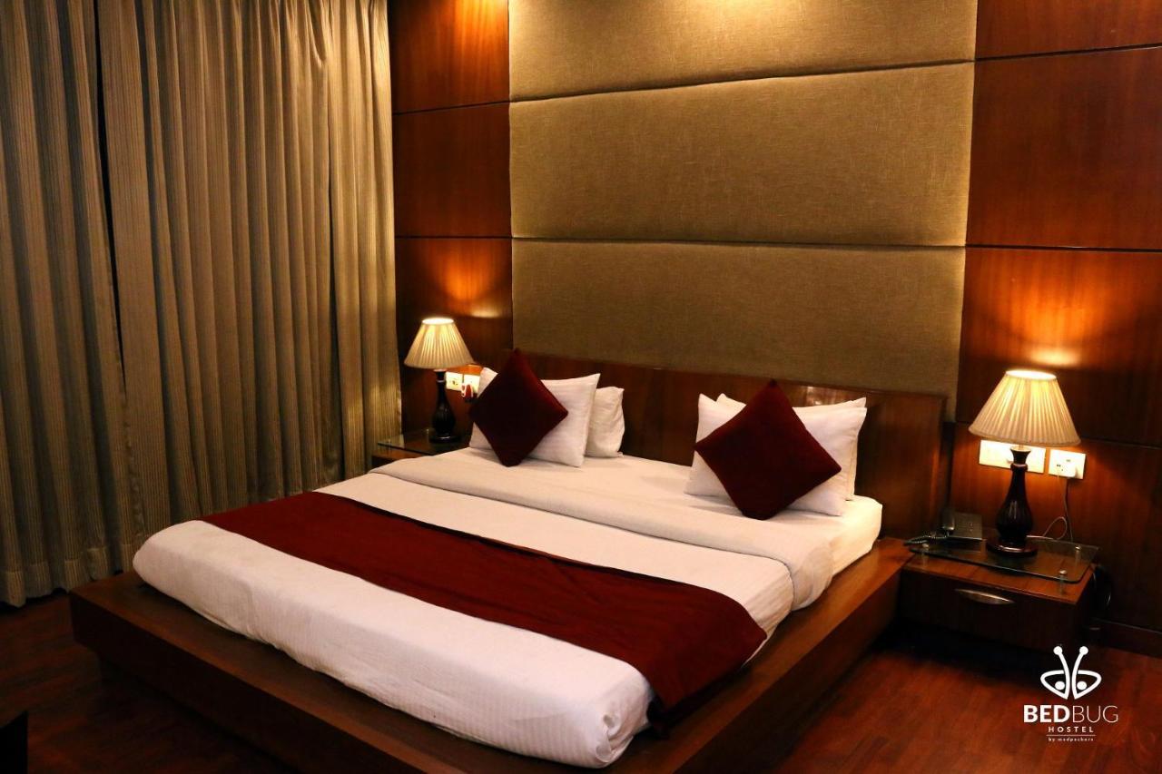 Madpackers Delhi West Hostel New Delhi Exterior photo